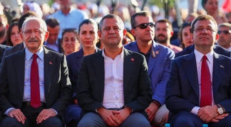 İki baba, bir kardeş arasında: Bir siyasi liderin rüştünü ispatlama sınavı