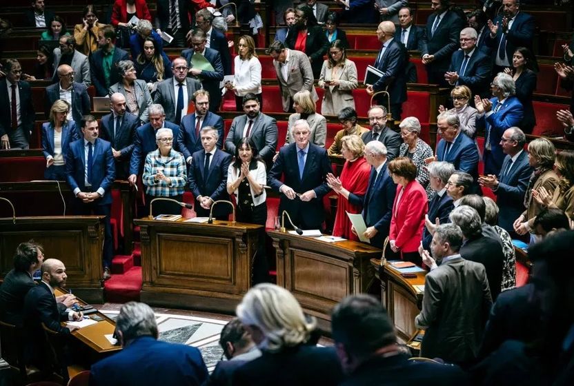 Fransa’da hükümet düştü: Macron’un yeni adımı ne olacak?
