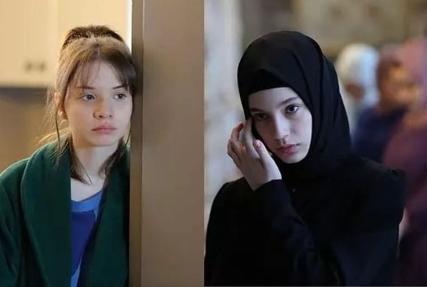 Arzular ve korkular arasında bir ülkenin hikayesi: Kızıl Goncalar