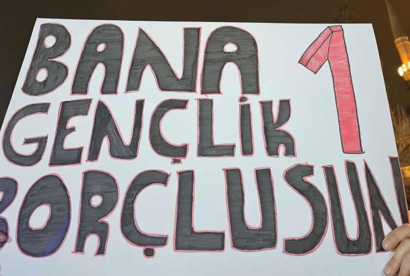 ‘Geleceğimizi çaldınız’: Türkiye’nin gençleri baskı ve yoksulluğa karşı neden ayaklanıyor?