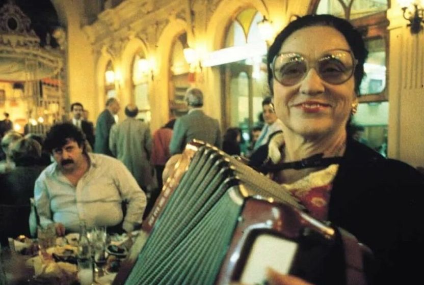 Mekanlardan insanlara Beyoğlu pasajları: Çiçek Pasajı ve Avrupa Pasajı