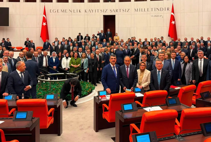 Siyasetin sonbahar gündemi yeniden anayasa ve 'çerçeve'
