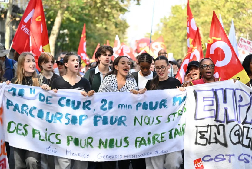Fransa’nın devrimci ruhu uyandı: Liselilerin başkaldırısı ne anlatıyor?