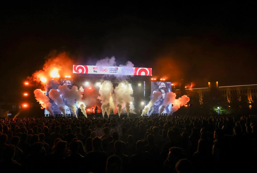 Sahneler farklı, konserler aynı: Büyük rock grupları neden şarkı listelerini değiştirmiyor?