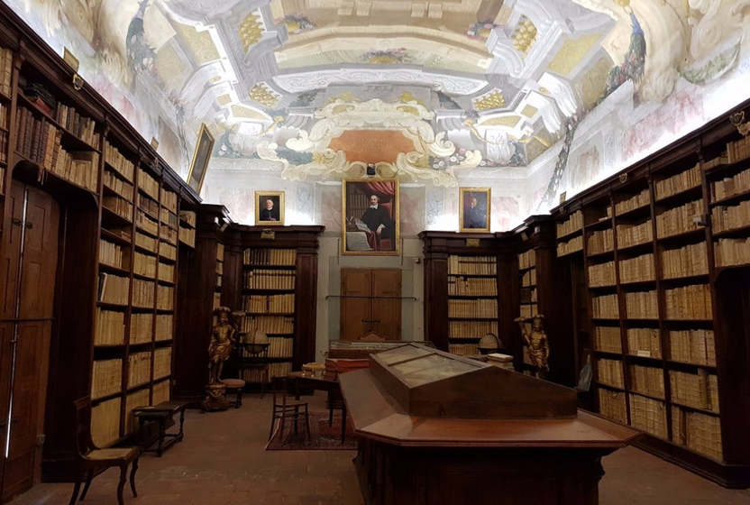 Dünyanın ayakta kalan en eski kütüphanesi Biblioteca Capitolare'den notlar: 'Dante gibi ortasındayım zamanın'
